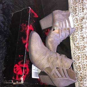 Ankle boots with heal